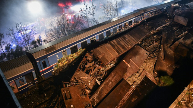 32 de morți și 85 de răniți după ce două trenuri s-au ciocnit în Grecia. Spitalele din Salonic și Atena sunt în alertă
