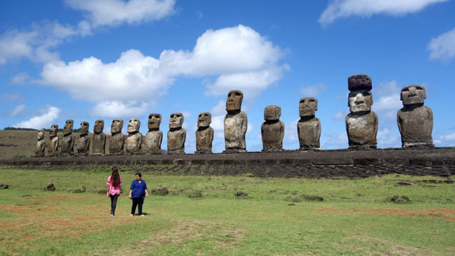 O nouă statuie moai a fost descoperită într-o lagună secată din Insula Paștelui

