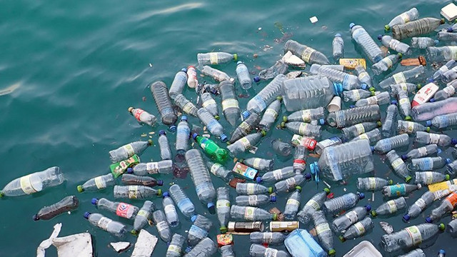 Cantitatea de plastic din oceane s-ar putea tripla până în 2040, în lipsa unor reglementări ferme, conform unui nou studiu