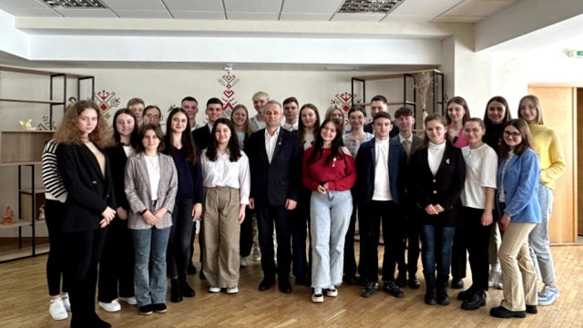 Participarea tinerilor la luarea deciziilor, discutată de ministrul Anatolie Topală și membrii Consiliului Național al Elevilor