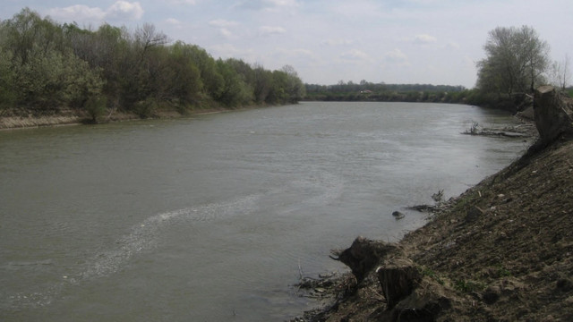 Crește nivelul apei în râul Prut
