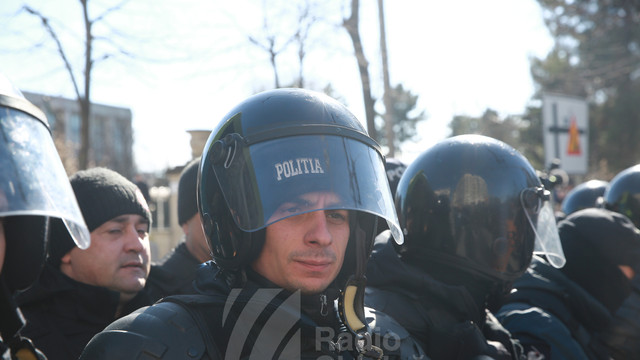 54 de persoane, inclusiv 21 de minori, conduse la inspectorat de la protest