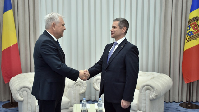 Ministrul Apărării, Anatolie Nosatîi a avut o întrevedere cu omologul său român, Angel Tîlvăr. Cooperarea moldo-română pe segment militar discutată la Chișinău