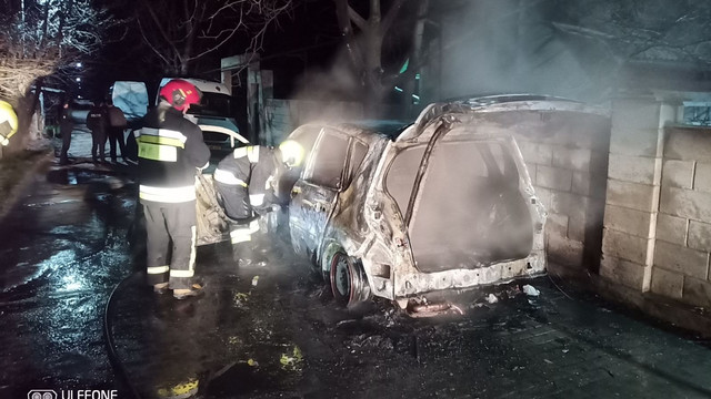 Un automobil a luat foc pe o stradă din capitală