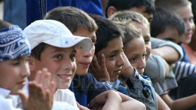 Grecia prelungește durata permiselor de ședere pentru copiii de migranți
