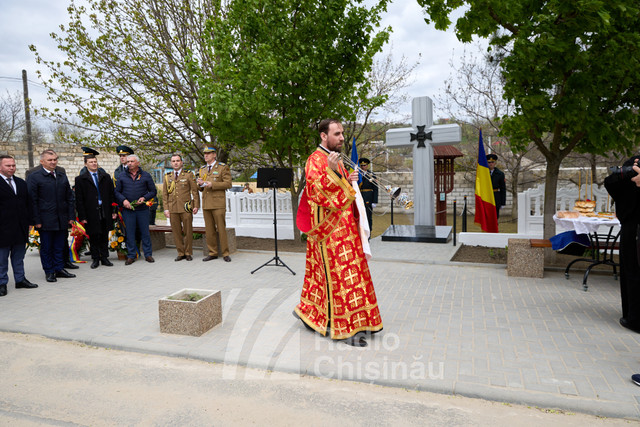 FOTO | Un ceremonial militar de inaugurare a Monumentului Eroilor Armatei Române a avut loc joi, 27 aprilie, în localitatea Lăpușna, raionul Hîncești
