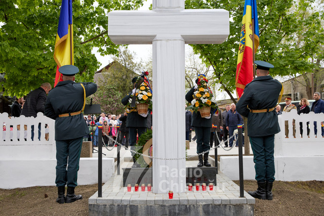 FOTO | Un ceremonial militar de inaugurare a Monumentului Eroilor Armatei Române a avut loc joi, 27 aprilie, în localitatea Lăpușna, raionul Hîncești