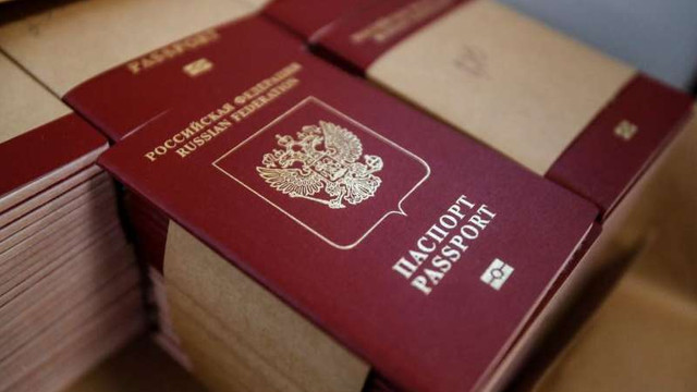 Financial Times: Rusia confiscă pașapoartele înalților funcționari și directorilor companiilor de stat