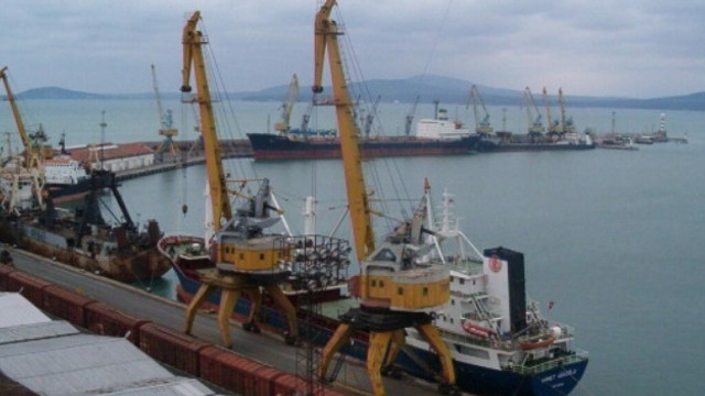 Bulgaria interzice accesul navelor rusești în porturile sale