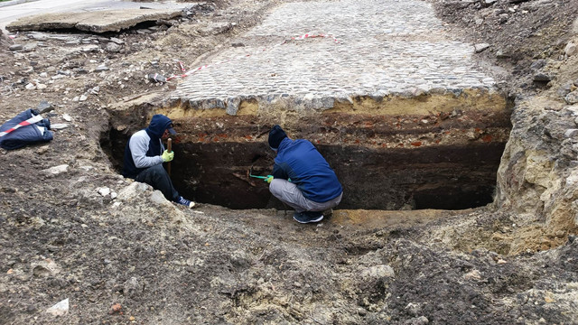 Agenția Națională Arheologică a efectuat cercetări arheologice la caldarâmul de pe strada 31 august 1989. Recomandările agenției