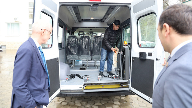 OIM a donat autorităților de la Cahul un microbuz adaptat pentru scaune cu rotile