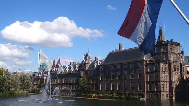Olanda: O alertă cu bombă falsă a provocat evacuarea pentru scurt timp a clădirii parlamentului