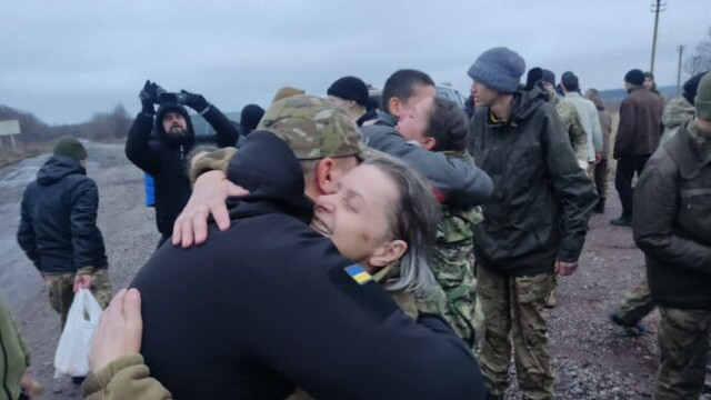 „Marele schimb de Paște”: 130 de soldați ucraineni s-au întors acasă într-un schimb de prizonieri, anunță Kievul
