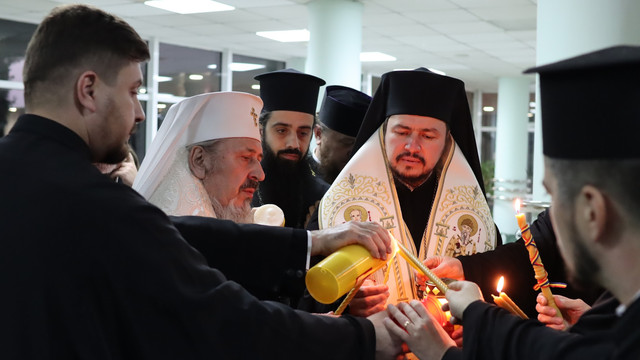 Sfânta Lumină de la Ierusalim, adusă de Mitropolia Basarabiei, a ajuns la Chișinău și în acest an
