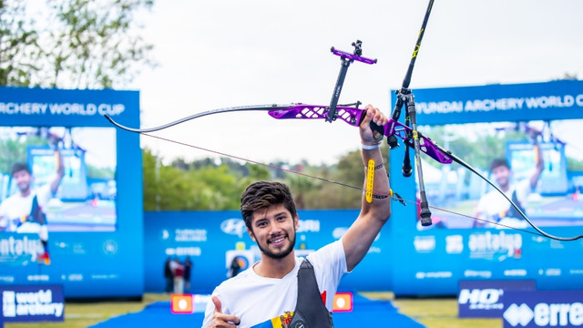 Maia Sandu l-a felicitat pe arcașul Dan Olaru, medaliat cu aur în prima etapă a Cupei Mondiale de Tir cu Arcul