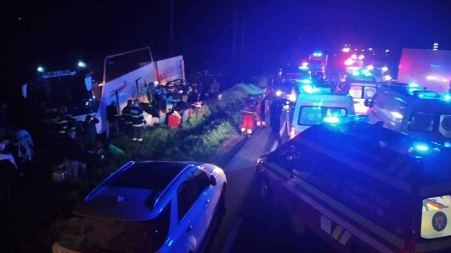 Doi răniți și șase persoane cu atac de panică, într-un accident rutier în România, în care a fost implicat un autocar cu 44 de pasageri care se îndreptau spre Republica Moldova