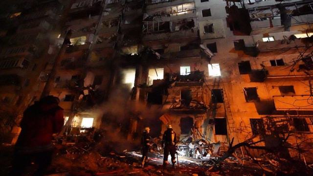 Bombardamente puternice ale rușilor peste noapte, explozii raportate și în Kiev. O femeie și un copil, uciși la Dnipro