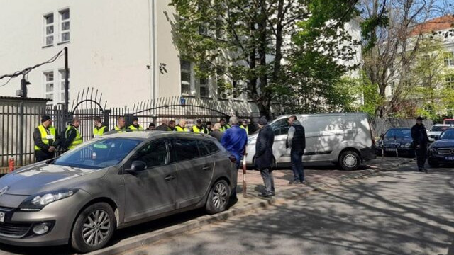 Polonia a confiscat clădirea unui liceu rusesc, situat în sediul Ambasadei Rusiei. Reacția ambasadorului: Acesta este un act ilegal, o incursiune într-o instalație diplomatică