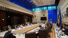 Ambasadori, ministrul Afacerilor Interne și președintele Parlamentului au discutat cu 50 de tineri participanți a simulării Summitului Comunității Politice Europene