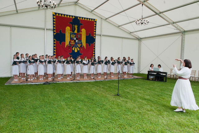 FOTO | Familia Regală a României a găzduit o serată dedicată Republicii Moldova, la Palatul Elisabeta din București