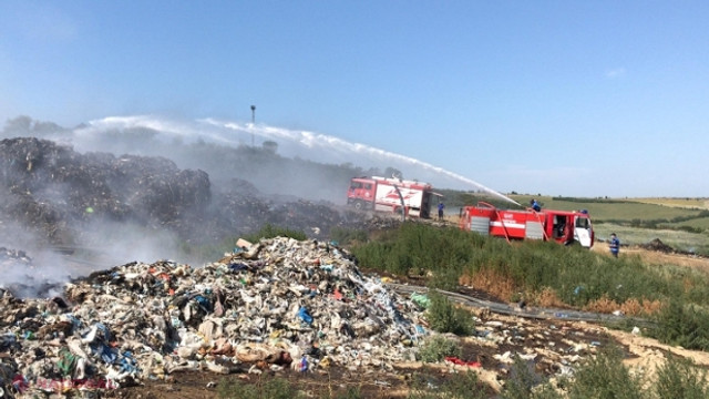 Pompierii au lichidat incendiului izbucnit la gunoiștea din orașul Vatra 