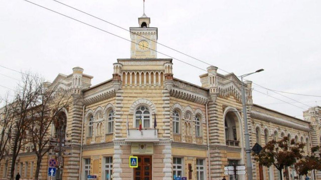 Ofițerii CNA și procurorii anticorupție au descins la Primăria Chișinău, într-un dosar de delapidare a fondurilor externe