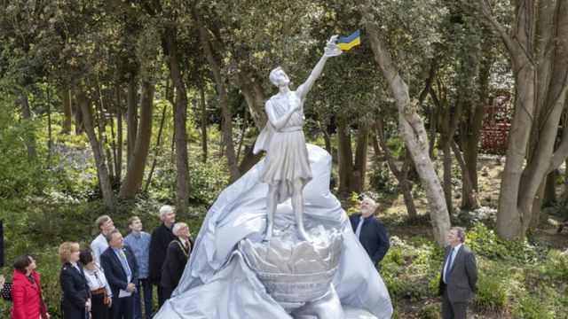 O statuie dedicată păcii în Ucraina, inaugurată la Liverpool înaintea concursului Eurovision 2023