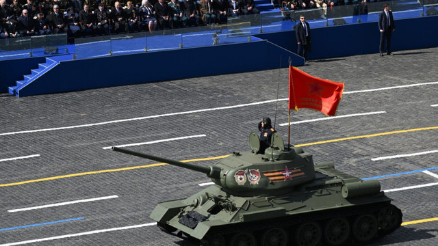 La parada militară a lui Putin din Piața Roșie a defilat un singur tanc. Modelul a fost folosit de Stalin în al Doilea Război Mondial
