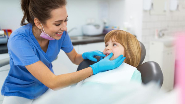 Servicii stomatologice gratuite pentru copiii din mai multe localități ale raioanelor Ungheni și Glodeni
