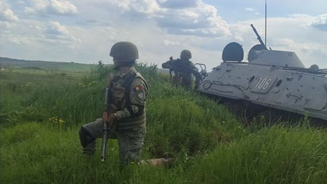 FOTO | Instruiri ale militarilor din Republica Moldova și România, la Bălți. Sunt executate trageri de luptă