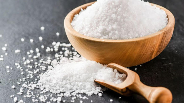În Republica Moldova se consumă de două ori mai multă sare decât cantitatea recomandată de OMS