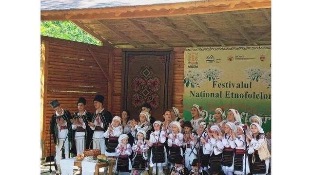 În satul Văleni s-a desfășurat Festivalul Național Folcloric „Dulce floare de salcâm’’