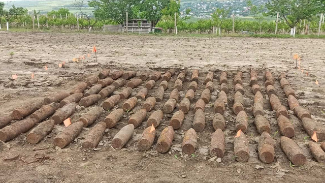 Un întreg arsenal de muniții a fost depistat de geniștii militari la Măgdăcești