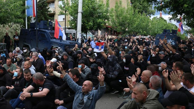 UE le cere sârbilor și kosovarilor să dezamorseze tensiunile „imediat și necondiționat”