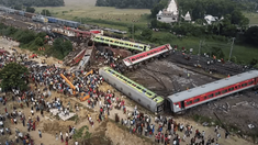 Catastrofă feroviară în India: Peste 280 de morți și 900 de răniți, după o coliziune între trei trenuri
