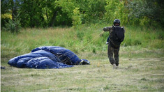 FOTO |  Militarii Armatei Naționale execută salturi cu parașuta, la Bălți