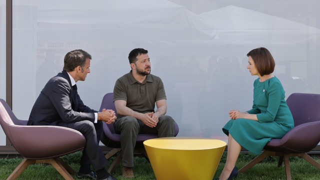 Maia Sandu a discutat cu Emmanuel Macron și Volodimir Zelenski pașii următori ai R. Moldova și ai Ucrainei pe calea europeană