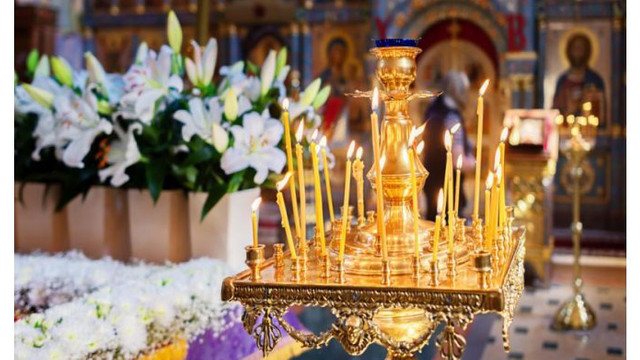 Creștinii ortodocși sărbătoresc Duminica Pogorârii Duhului Sfânt sau Duminica Mare
