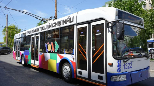 Un troleibuz, dedicat Anului Tineretului, va circula de astăzi, 6 iunie, pe străzile Chișinăului

