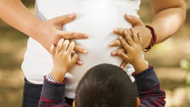 Sondaj: Jumătate dintre femeile care au născut s-au confruntat cu violența obstetrică și ginecologică