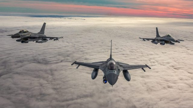 Zelenski afirmă că a primit o ofertă „serioasă și puternică” pentru F-16/ Avioanele ar putea fi dotate cu arme nucleare, susține Moscova