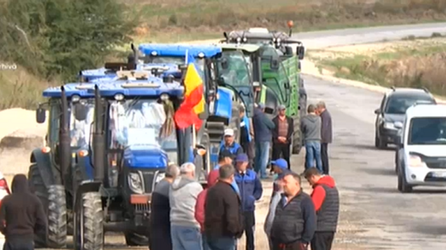 Fermierii au ieșit cu tractoare în peste 20 de localități din diferite raioane, în semn de protest