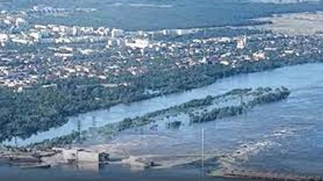Cel puțin 13 persoane și-au pierdut viața în inundațiile produse în sudul Ucrainei din cauza ruperii barajului Kakovka