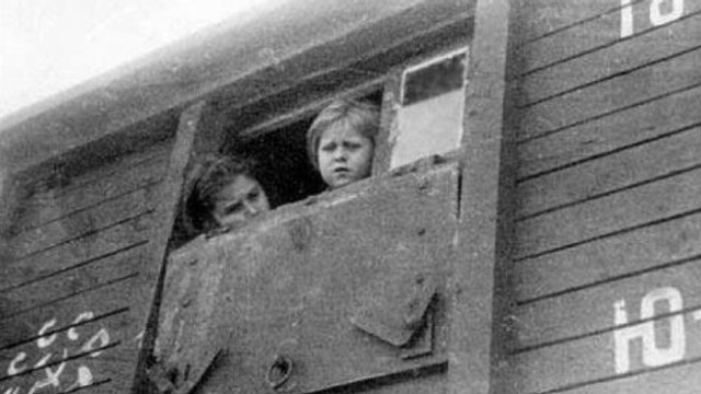 82 de ani de la primul val de deportări sovietice din Basarabia și Bucovina de Nord. Istoric: Este vorba despre o depopulare în masă a categoriilor de populație cele mai culte și educate