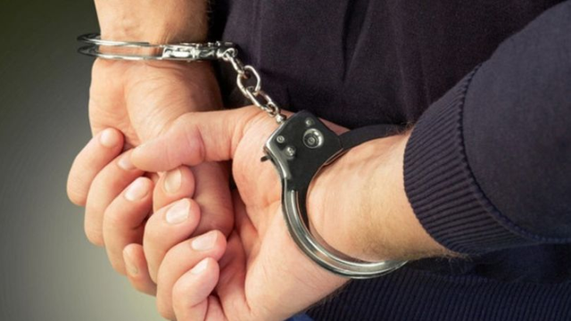Poliția R. Moldova: 2 bărbați reținuți pentru escrocherie