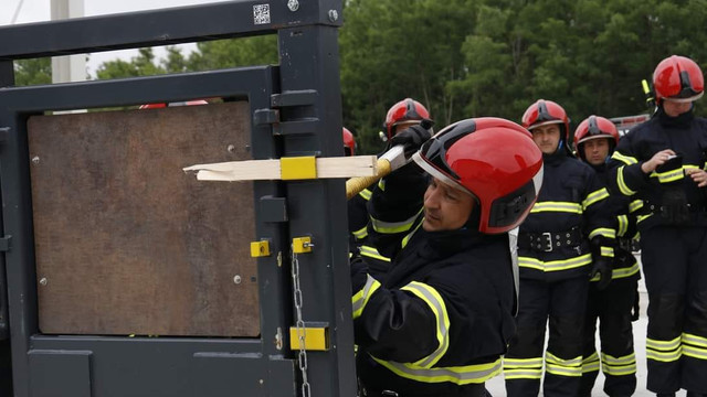 Pompieri și salvatori moldoveni participă la aplicații tactice în județul Iași
