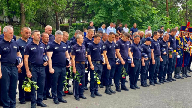 Angajații Inspectoratelor de poliție Nisporeni și Drochia au organizat manifestații dedicate polițiștilor care și-au pierdut viața în războiul pentru apărarea independenței și integrității R. Moldova din 1992
