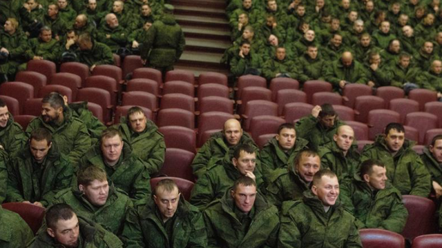 Cum arată un centru de „reabilitare” în care sunt ținuți soldații ruși care refuză să lupte pe front / VIDEO