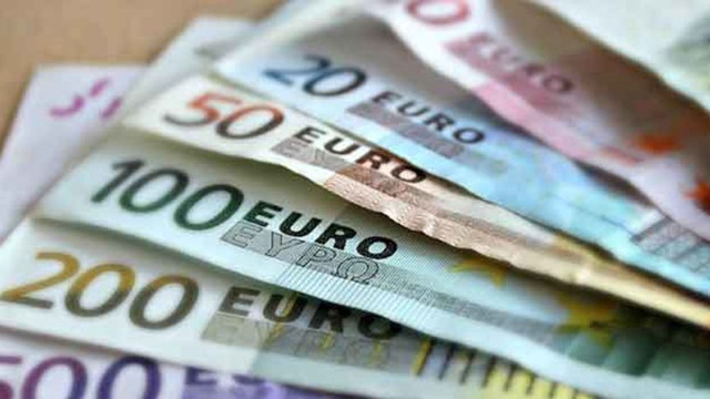 Moneda unică europeană se ieftinește în ultima zi a lunii iunie