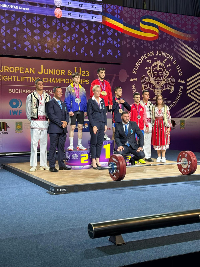 FOTO | Sportiva Ecaterina Grabucea a obținut medalia de argint la Campionatul European de Haltere pentru Tineri 